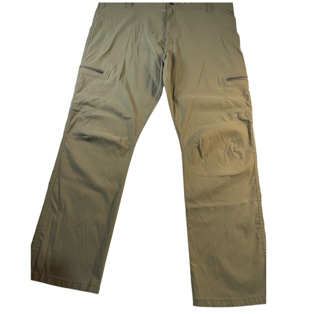 Wrangler Men's Khaki Cargo Pants 40x30, pockets with zippers, button‎ front.